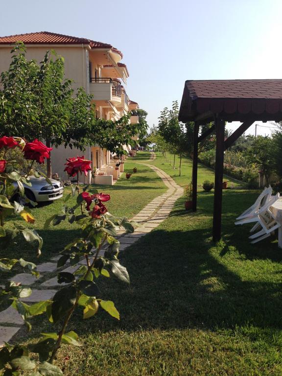 Stella Meri Studios - Apartments Nea Skioni Exterior foto